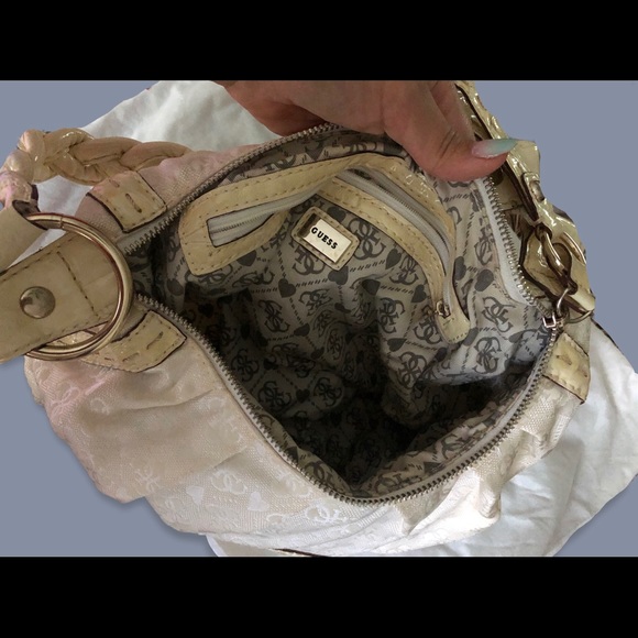 Guess white signature shoulder purse - Picture 3 of 3